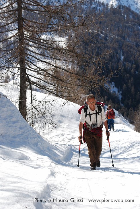 14 Si cammina bene sulla neve battuta.jpg